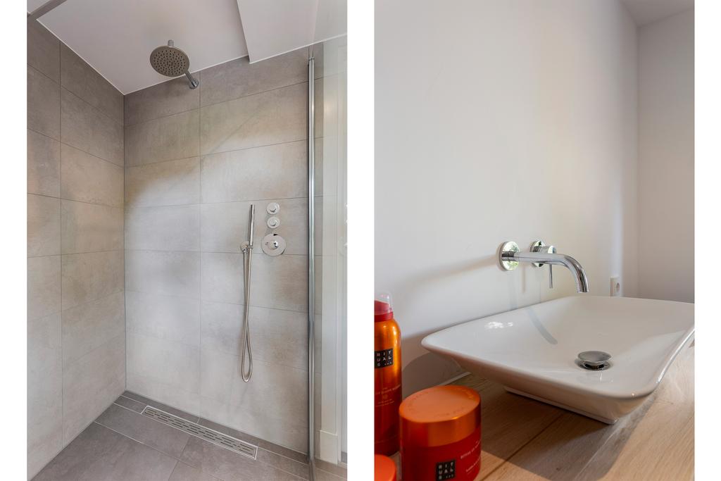 Verzorgd interieurdetail van een gerenoveerde woning